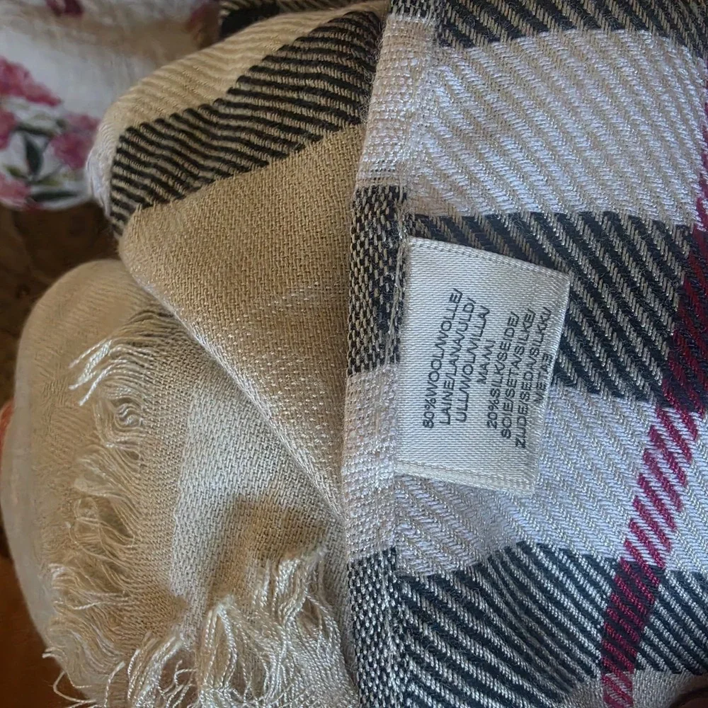 Burberry Nova Check Oversized Wool Silk Scarf Shawl 80% Wool 20% Silk Italy